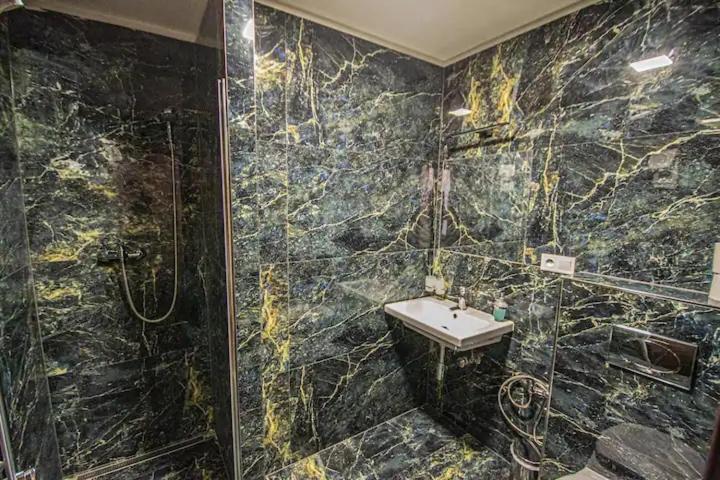 Cozy Homestay At Prague Main Station المظهر الخارجي الصورة