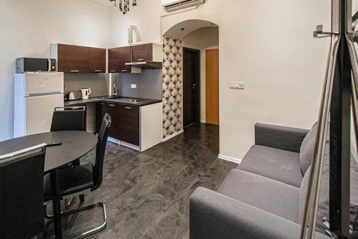 Cozy Homestay At Prague Main Station المظهر الخارجي الصورة