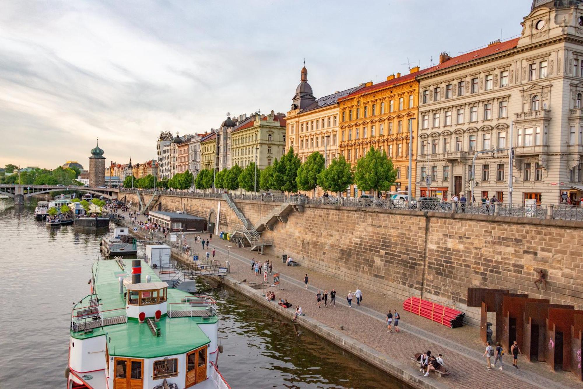 Cozy Homestay At Prague Main Station المظهر الخارجي الصورة